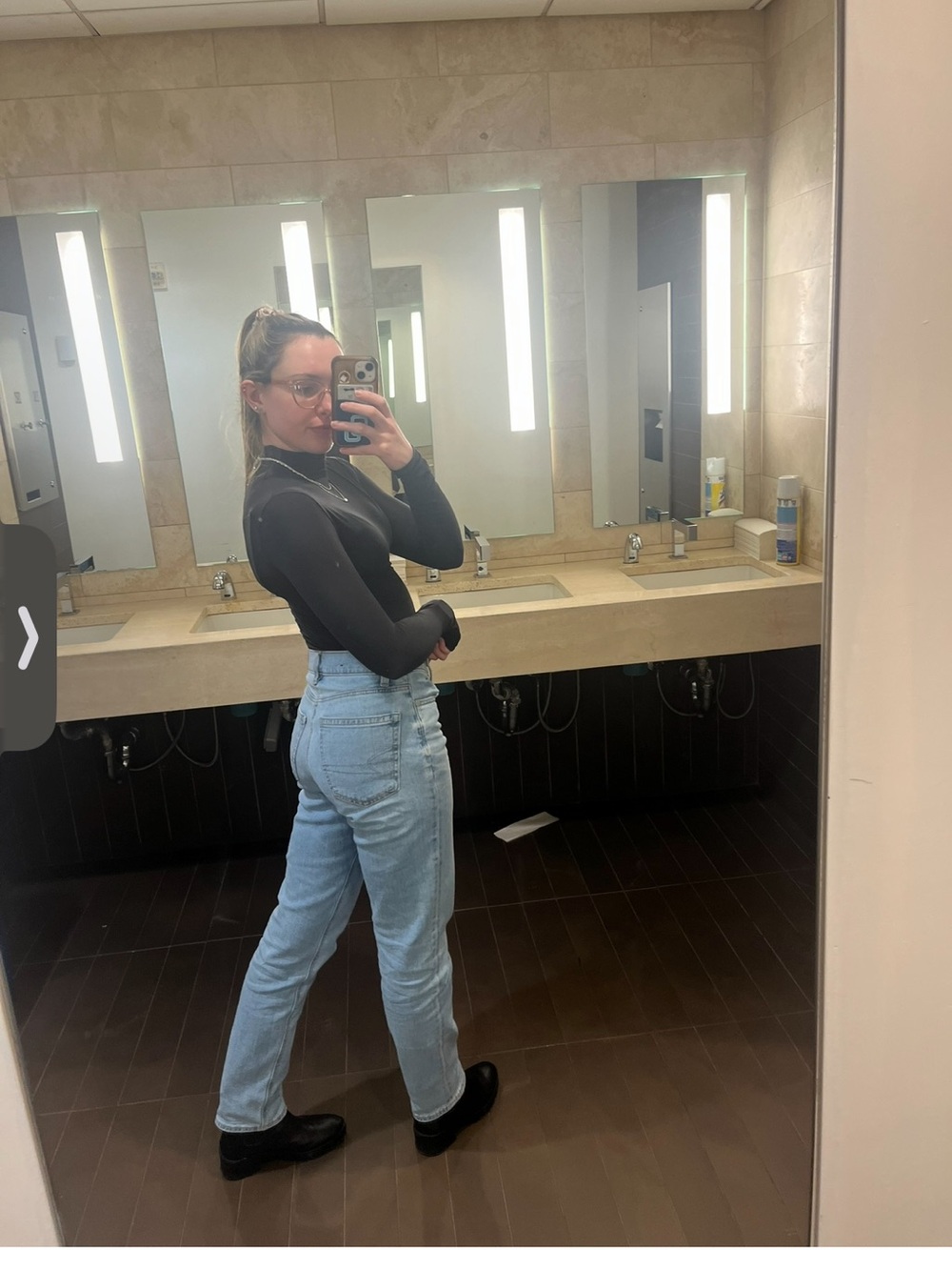 American Eagle Outfitters mom jeans